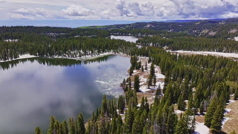 Drone-flyover-of-lake-at-the-Grand-Mesa-summit-in-the-San-Juan-National-Forest