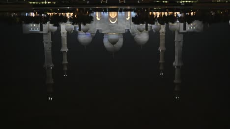 Night-view-of-Abu-Dhabi's-Sheikh-Zayed-Grand-Mosque,-The-mosque-is-one-of-the-world's-largest-and-was-the-vision-of-Sheikh-Zayed-bin-Sultan-Al-Nahyan---the-Founding-Father-of-the-UAE
