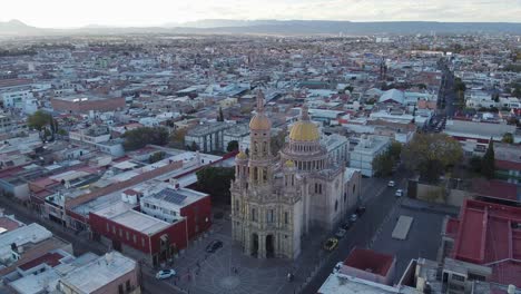 Aerial-orbit-around-Temple-of-Saint-Anthony-of-Padua-in-Aguascalientes,-Mexico