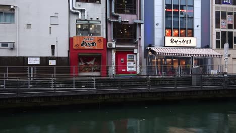 Restaurants-on-the-riverside-at-Dotonbori-in-Osaka,-famous-area-for-food