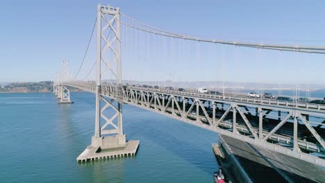 Grúa-Aérea-Del-Puente-De-La-Bahía-De-Oakland-Que-Revela-La-Bahía