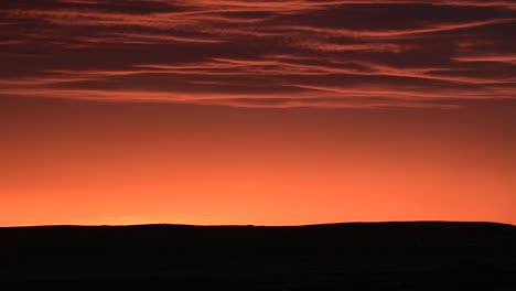 Schottland-Sonnenaufgang-über-Land