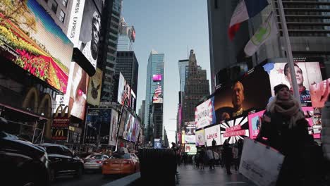 Static-Shot-of-Times-Square-at-Dusk-During-Winter