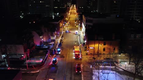 Vista-Aérea-De-La-Policía-Y-El-Departamento-De-Bomberos-Responde-A-Una-Situación-Alrededor-Del-área-De-Toronto