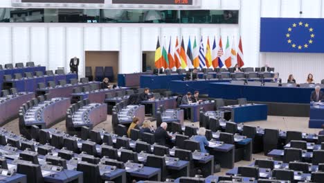 Sala-Plenaria-Del-Congreso-Del-Parlamento-Europeo-De-Estrasburgo-Con-Políticos---Toma-Panorámica