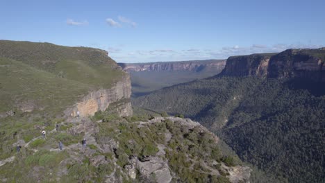 Paisaje-Del-Parque-Nacional-De-Las-Montañas-Azules-Con-Un-Valle-Densamente-Boscoso-En-Nueva-Gales-Del-Sur,-Australia