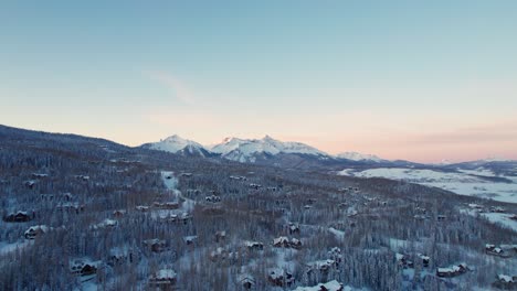 Colorful-sunset-drone-shot-in-Telluride,-Colorado-in-the-winter