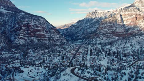Beautiful-drone-view-of-Ouray,-Colorado-in-the-winter-during-golden-hour