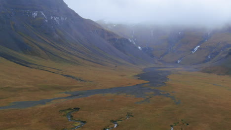 Overcast-skies,-mountains,-barren-ground,-valleys-and-streams-in-Iceland-Kirkjufell-Mountain-near-Grundarfjordour