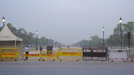 Joggers,-morning-walkers-carry-out-their-exercise-at-famous-India-Gate-on-Kartavya-Path-amid-dipping-air-quality-and-low-visibility,-Delhi-police-barricade-at-the-entrance