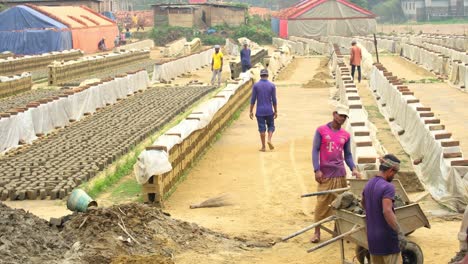 Trabajadores-Del-Campo-De-Ladrillos-En-Bangladesh