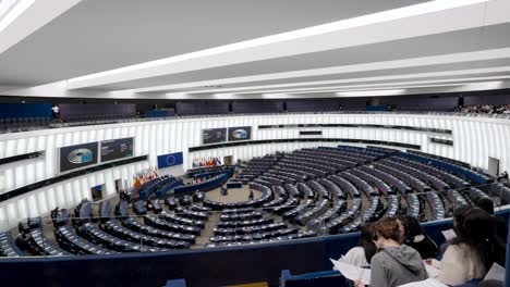 Plenarsaal-Des-Europäischen-Parlaments-In-Straßburg,-Frankreich-–-Filmische-Reiseaufnahme