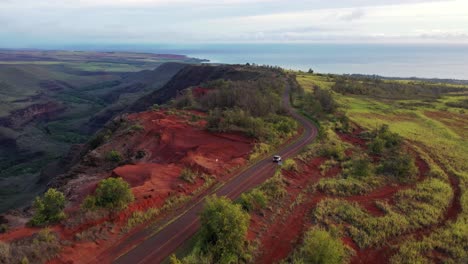 Aerial-drone-shot-of-stunning-footage-in-Kauai,-Hawaii