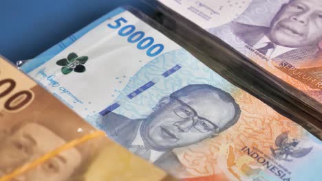 Stapeln-Sie-Indonesische-Rupiah-Banknoten-Im-5