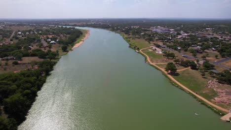 Imágenes-Aéreas-Del-Río-Llano-En-Llano,-Texas