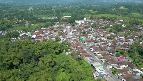 Pueblo-Indonesio-De-Pandaan-Pasuran,-Mezquita-Islámica