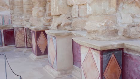 Kunstwerk-In-Den-Ruinen-Des-Masada-Palastes-Der-Alten-Festung-In-Der-Judäischen-Wüste-Im-Süden-Israels