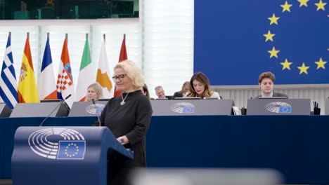 Plenary-room-of-the-European-Parliament-in-Strasbourg-during-the-speech-of-a-politician---France---Slow-motion-shot