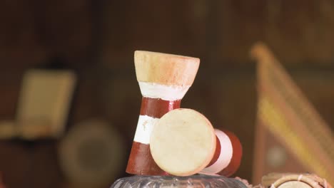 Tamburin-Miniaturmusikinstrument,-Das-Sich-Als-Dekoration-Dreht