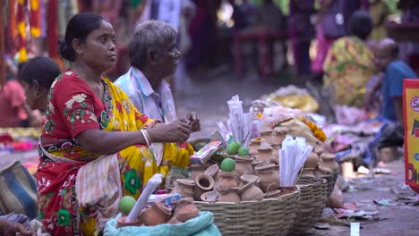 Puja-Artikel-Werden-Auf-Religiösen-Messen-Verkauft