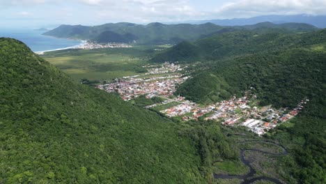Insel-Santa-Catarina-In-Brasilien-Atemberaubende-Malerische-Luftaufnahme