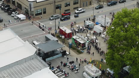 Crowd-Of-People-And-Food-Trucks-At-The-Dogwood-Festival-Along-The-Street-In-Siloam-Springs,-Arkansas