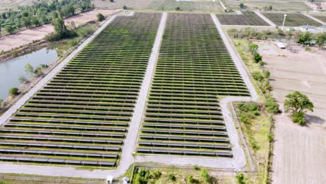 Granja-De-Células-Solares-Fotovoltaicas-Industrial-Para-Energía-Renovable