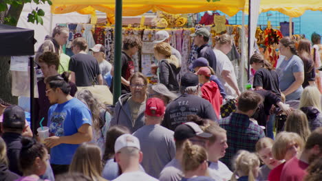 Crowded-People-Joining-The-Traditional-Dogwood-Festival-In-Siloam-Springs-Downtown,-Arkansas,-USA