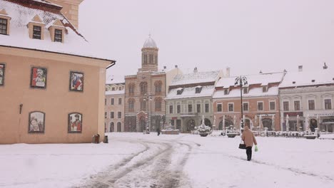 Historical-Town-With-Medieval-Architectures-During-Winter-In-Brasov,-Transylvania,-Romania