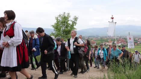 Hungarian-Catholic-wearing-traditional-Székely-folk-costumes-on-Csiksomlyo-pilgrimage