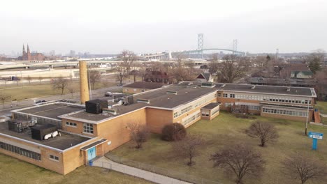 Escuela-De-La-Academia-Covenant-House-Para-Jóvenes-Problemáticos-En-Michigan,-Estados-Unidos,-Vista-Aérea