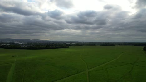 Large-grassland-in-Phoenix-Park-on-cloudy-day,-Dublin,-Ireland