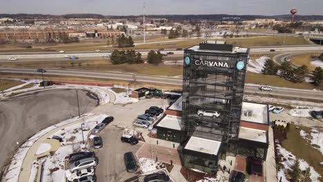 Carvana,-Minorista-De-Automóviles,-Tiene-Problemas-Legales,-Vista-Aérea-De-La-órbita-Del-Edificio-De-Oficinas