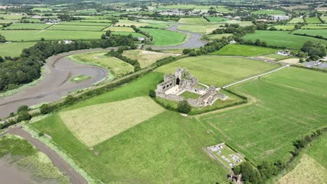 Drohnenaufnahmen-Der-Dunbrody-Abbey-In-Der-Nähe-Von-Campile-Wexford,-Irland,-An-Einem-Junitag