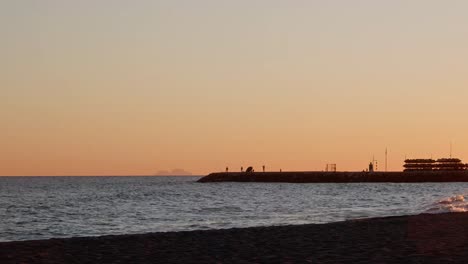 Cabopino-Pier-Bei-Sonnenuntergang,-Malaga,-Spanien