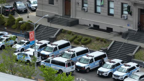 Aerial-view-showing-parking-cars-of-NYPD-120Th-Precinct-in-Staten-Island,-New-York-City---Establishing-drone-shot