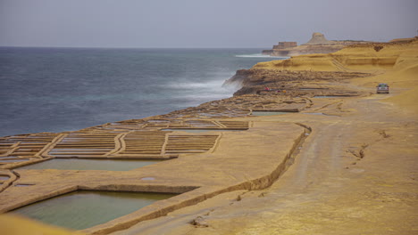 Blick-über-Die-Salzverdunstungspfannen-Auf-Der-Insel-Gozo