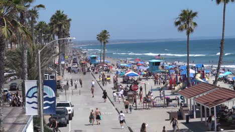 Summer-Beach-Day-In-Oceanside,-California