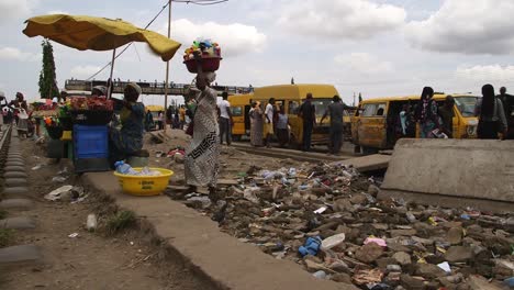 Lagos-Markt-In-Der-Nähe-Der-Eisenbahn.-Nigeria