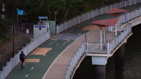 Static-shot-capturing-bicentennial-bikeway,-an-active-transport-superhighway-running-alongside-Brisbane-River,-enables-safe-walking,-bike-riding-and-scooting,-Australian-recreational-living-lifestyle
