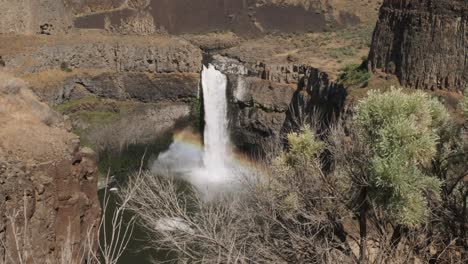 Establishing-view-of-Palouse-Falls,-canyon-waterfall-with-rainbow-mist