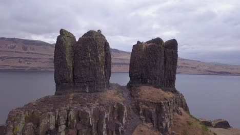 Twin-Sisters-rock-spires-guard-Wallula-gap-along-mighty-Columbia-River