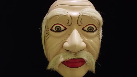 Topeng-Maske,-Alter-Mann,-Figur-Aus-Bali,-Indonesien,-Dramatheater,-Schwarzer-Hintergrund,-Nahaufnahme