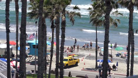Summer-Beach-Scene-In-Southern-California