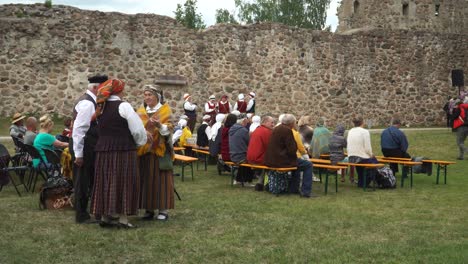 Reunión-De-Grupos-Folclóricos-Durante-La-época-Del-Solsticio