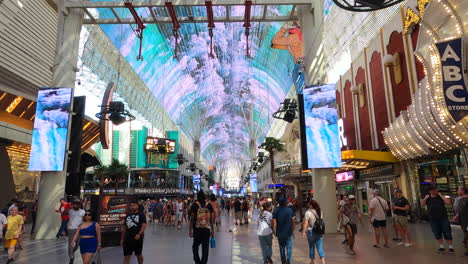 Fremont-Street-Experience,-Pedestrian-Mall-and-Attraction-in-Downtown-Las-Vegas