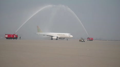 Wassersalut-Auf-Airbus-A320-Flugzeugen-Für-Die-Erste-Landung