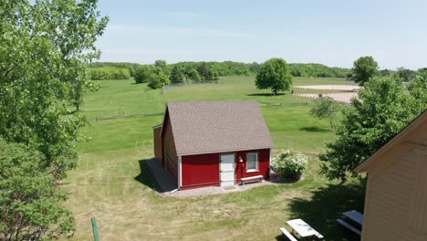 Aerial-close-up-push-in-shot-of-a-historical-Swedish-barn-in-Lindstrom,-Minnesota