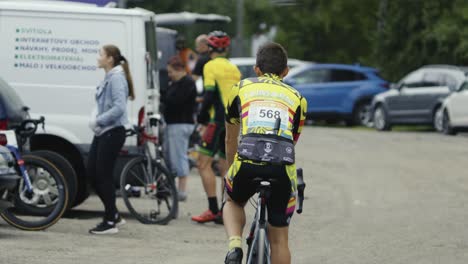 Behind-the-scenes-of-cycling-races