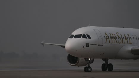 Air-Sial---Air-Bus-A320-Water-Salute-Am-Internationalen-Flughafen-Sialkot